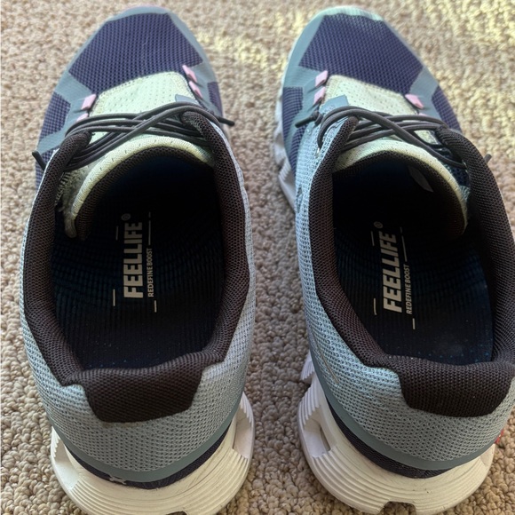 On Cloud Sneakers - Picture 3 of 6